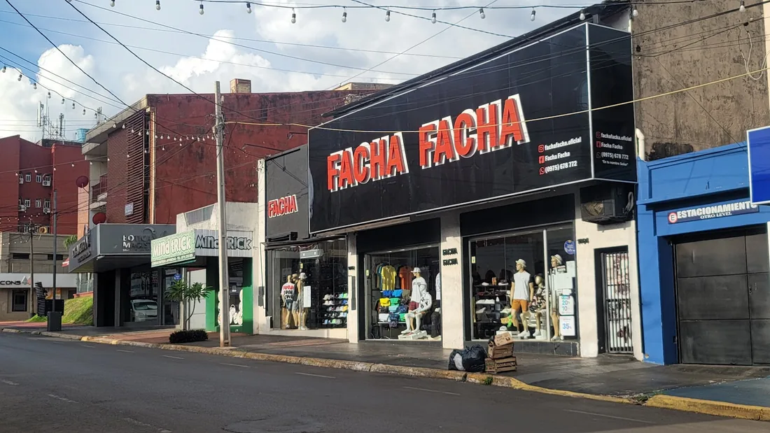 Frente del local de Facha Facha en Encarnación